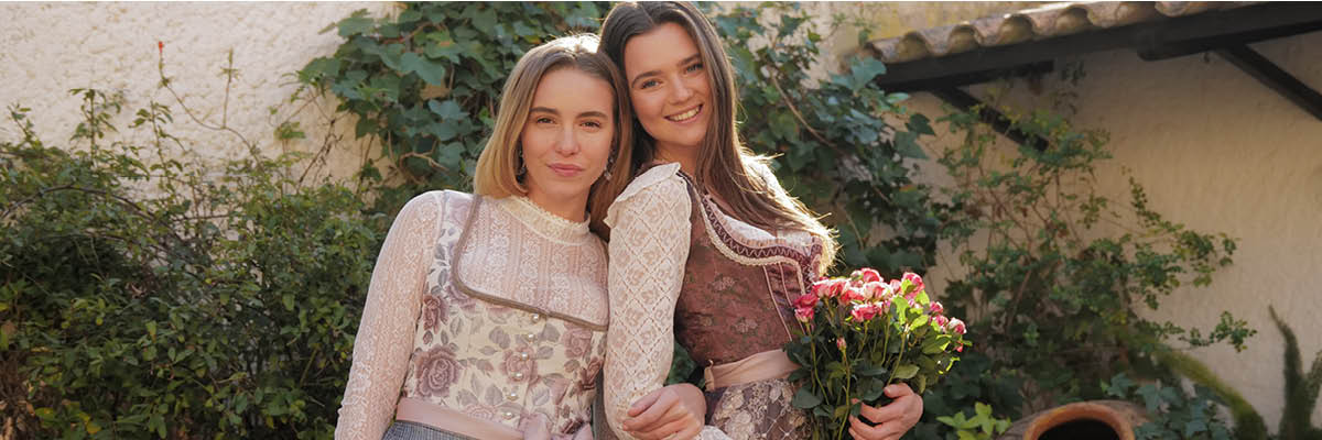 Dirndl mit Blumenmuster Dirndl mit Blumenmuster