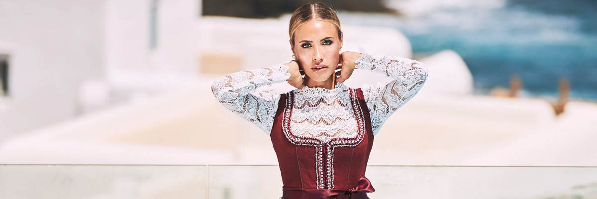 Schlichte Dirndl Schlichte Dirndl