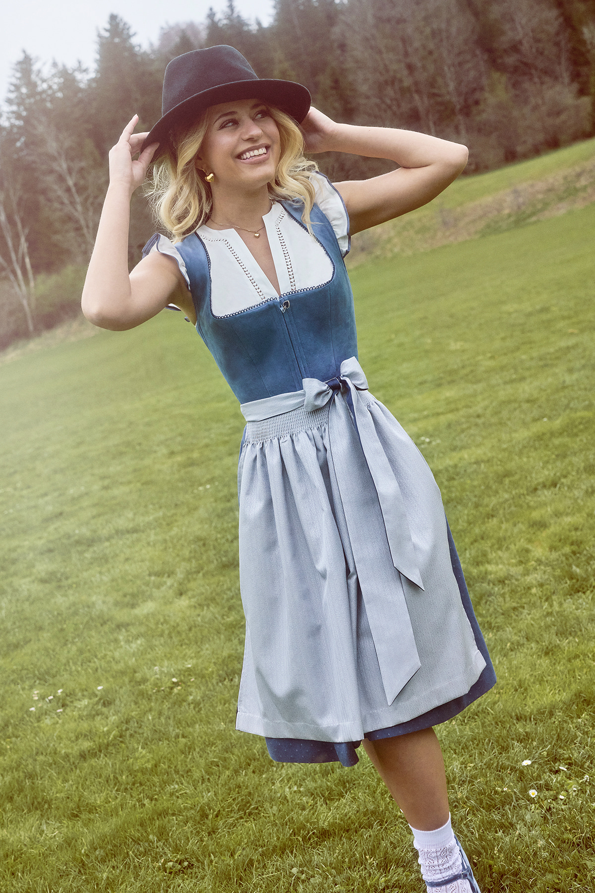 【フォークダンス衣装】グリーン SALZBURGER DIRNDL LOOK フォークダンス衣装】グリーン SALZBURGER DIRNDL LOOK ダンス