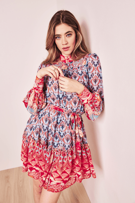 Hochgeschlossenes Kleid