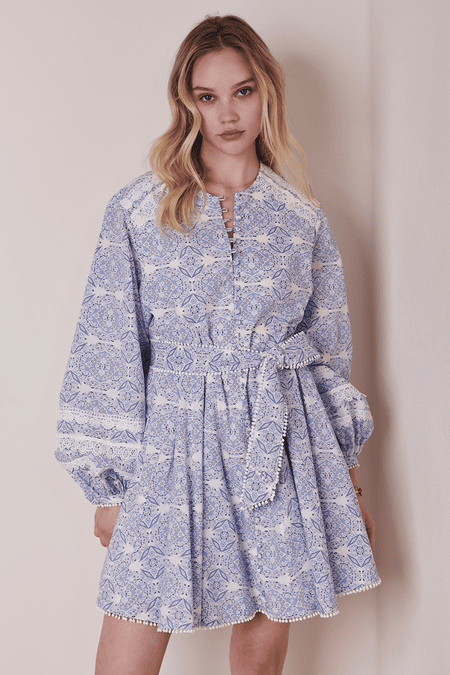 Langarmkleid mit Taillenband