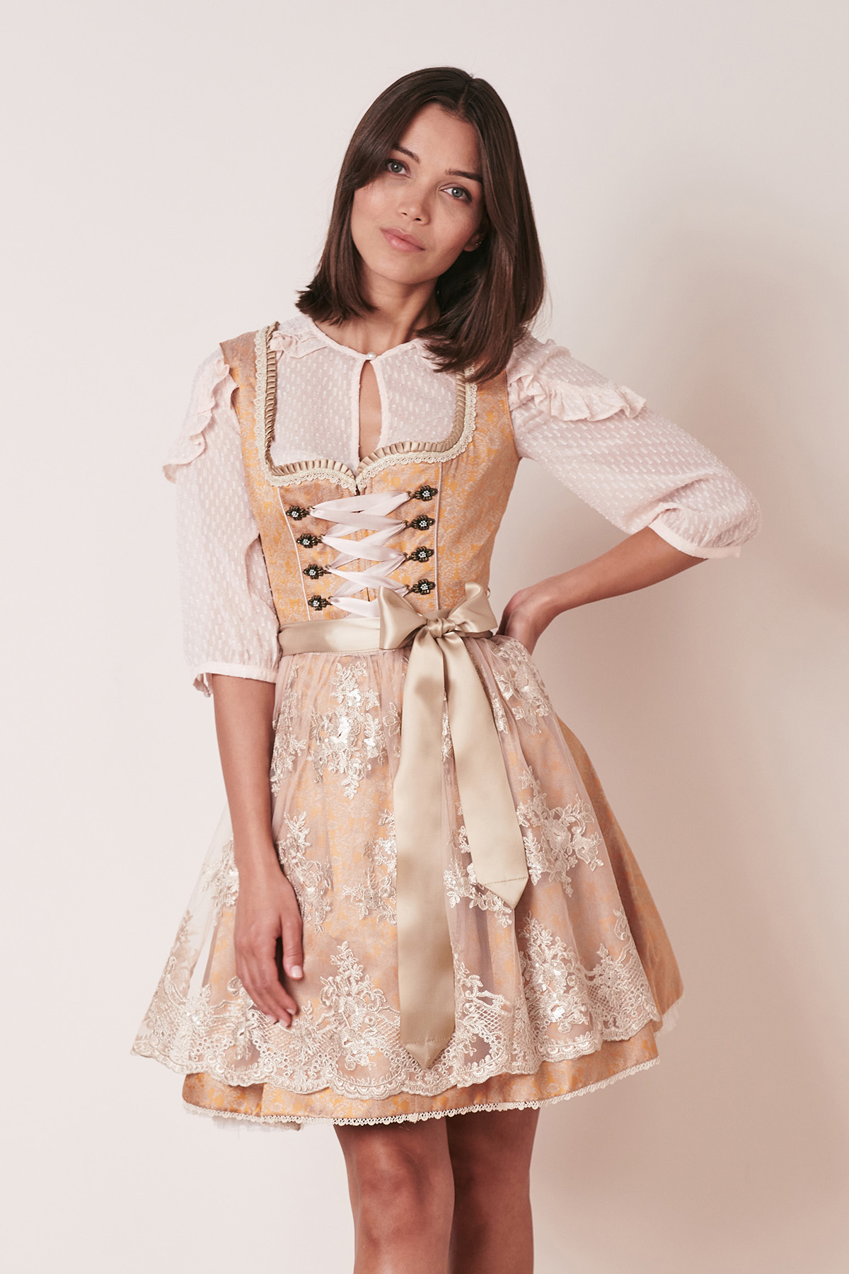 Dirndl Nelli (50cm) in orange im Krüger Dirndl Online Shop