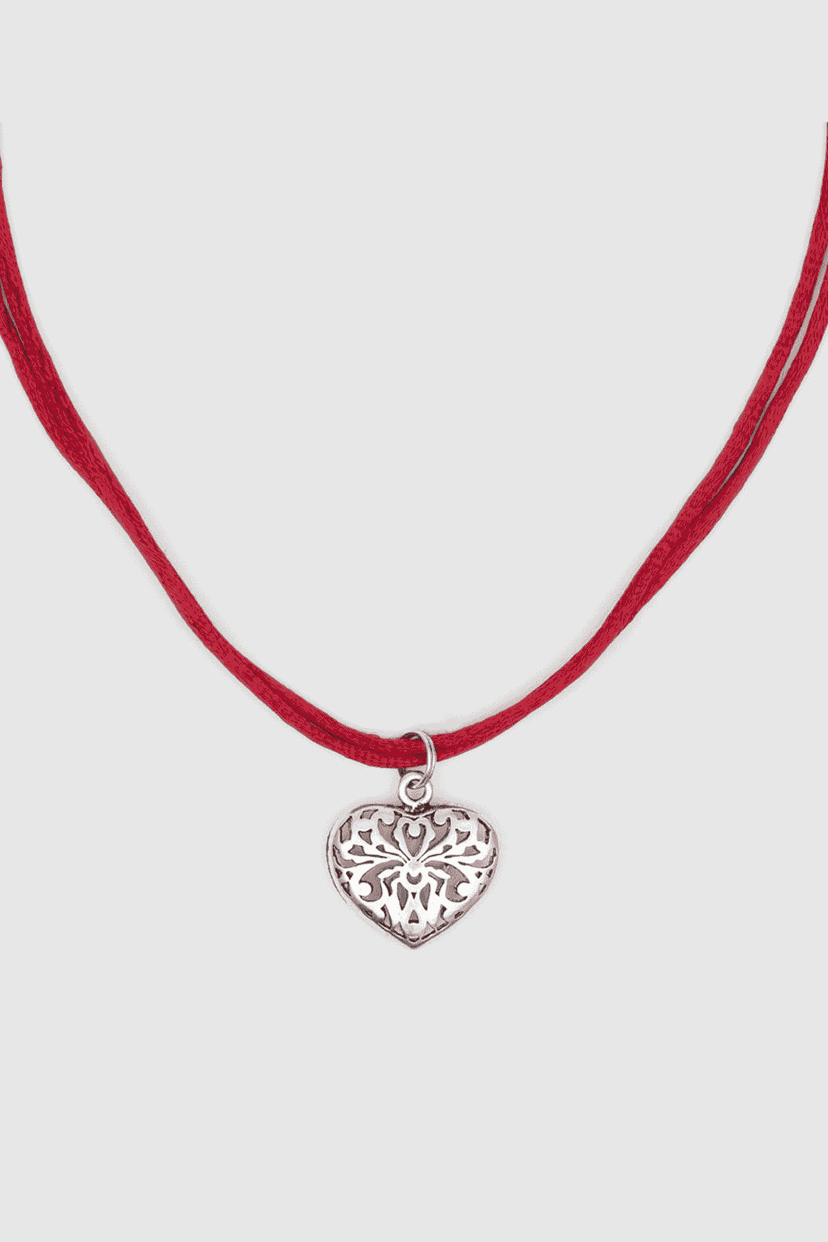 Artikel klicken und genauer betrachten! - Bezaubernde Halskette mit einem Herzen-Anhänger. Länge: 46cm | im Online Shop kaufen