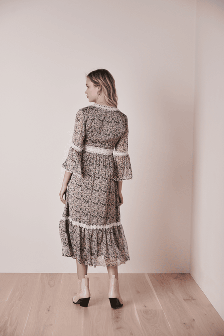 Langes Sommerkleid mit Borten