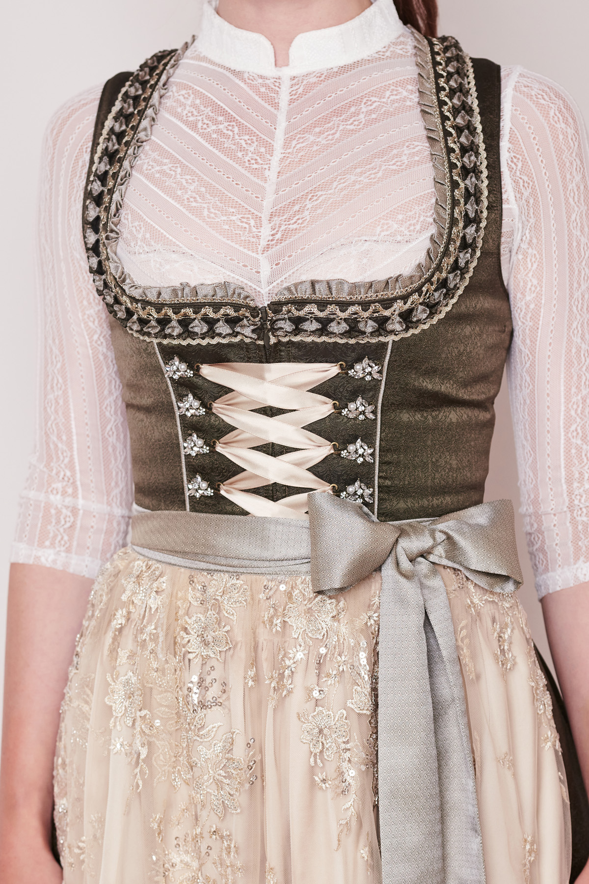 dirndl-anouk-70cm-in-gr-n-im-kr-ger-dirndl-online-shop
