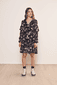 Weites Blumenkleid