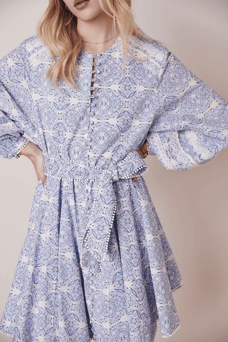 Langarmkleid mit Taillenband
